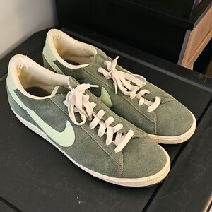 2006 Vintage Nike Green Suede Sneakers